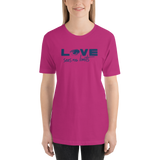 Love Sees No Limits (Halftone Design, Unisex Shirt)